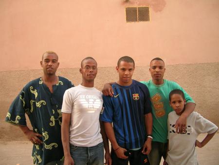 ce son mes cousins a doit a gouche  salah brahim mehdi hassan rachid