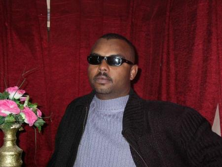cmnt vous trouve mon cousin abdelkabir ? man in black ?